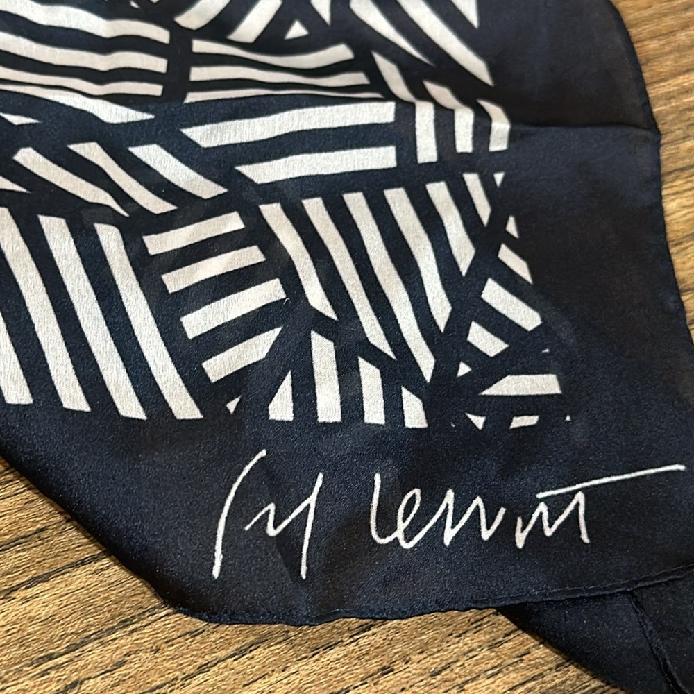 SOL LEWITT for UNIQLO sprz NY Navy blue square 23” scarf NEW - Picture 4 of 6